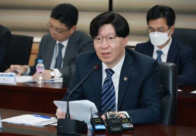 Vice Chairman holds 1st taskforce meeting on improving management practices of banks thumbnail