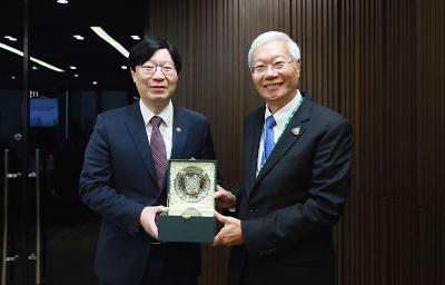 Vice Chairman meets with Chairman of Thailand's Securities and Exchange Commission thumbnail