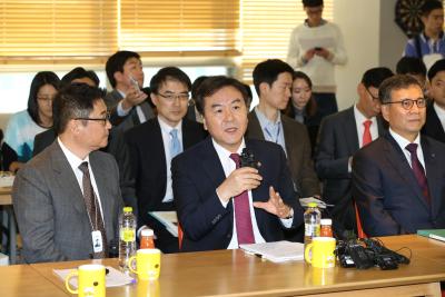 Chairman Shin visits tech firms in Pan-gyo Techno Valley thumbnail