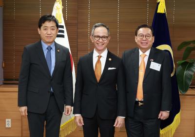 FSC Chairman meets with Indonesia's Financial Services Authority Chief thumbnail