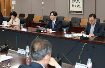 Vice Chairman holds financial education council meeting thumbnail