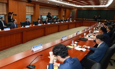 FSC holds a roundtable meeting with financial investment businesses thumbnail