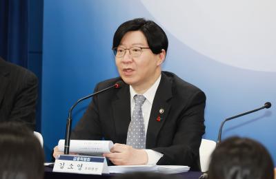 Vice Chairman holds media briefing on ways to strengthen the role of finance thumbnail