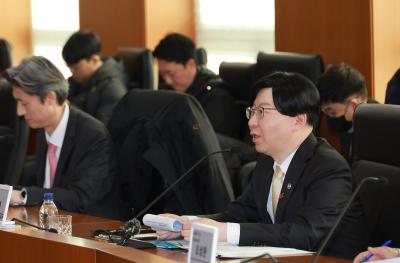 Vice Chairman holds meeting on ways to improve the soundness of the convertible bond market thumbnail