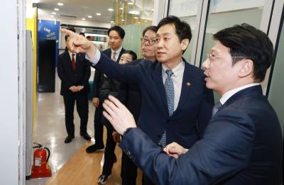 FSC Chairman visits IBK Startup Factory in Seoul thumbnail