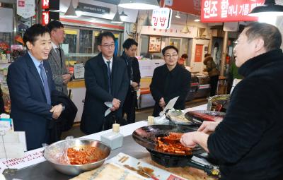 FSC Chairman visits a traditional market ahead of the Lunar New Year holiday thumbnail