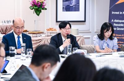 Vice Chairman holds IR event in Singapore  thumbnail