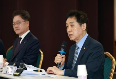 김주현 금융위원장, 미래에너지펀드 조성 협약식 참석2